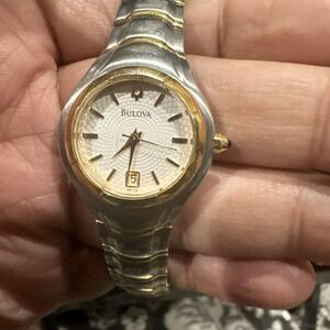 Works Vintage 26mm BULOVA Women's Dainty‎ Watch Quartz SWISS White Dial Two Tone